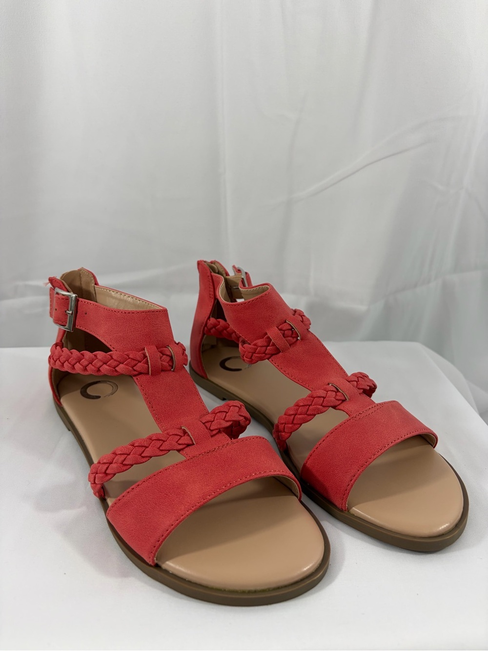 NWT O Women’s Size 5.5 Soft Coral Braided T-Strap Flat Sandals